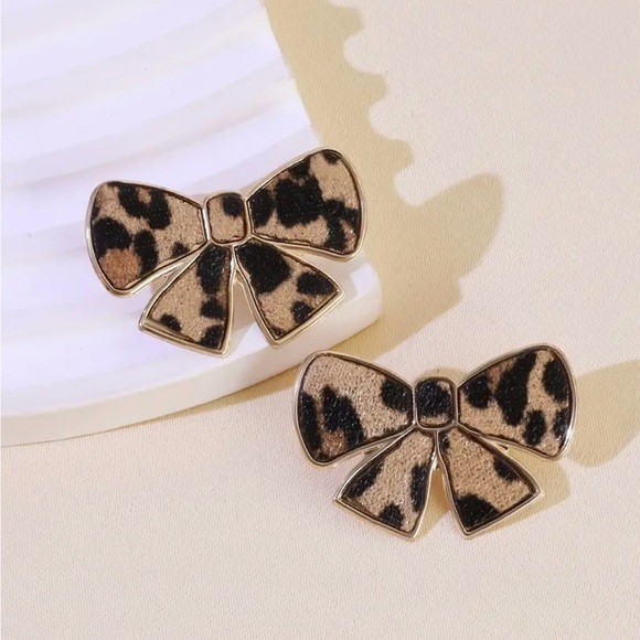 Leopard Print Bow Earrings - Picture 2 of 3
